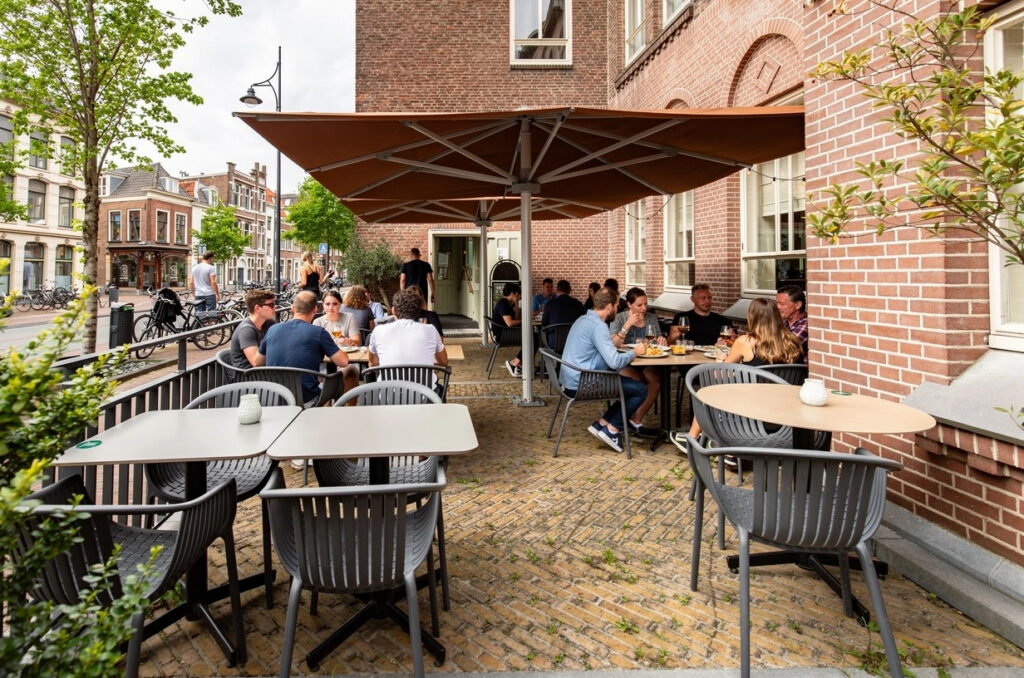 Terras van Loetje Leiden