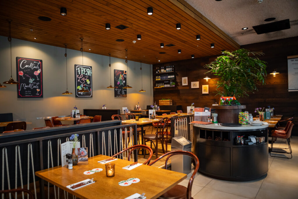 Restaurantgedeelte van Loetje Rotterdam Kop van Zuid.