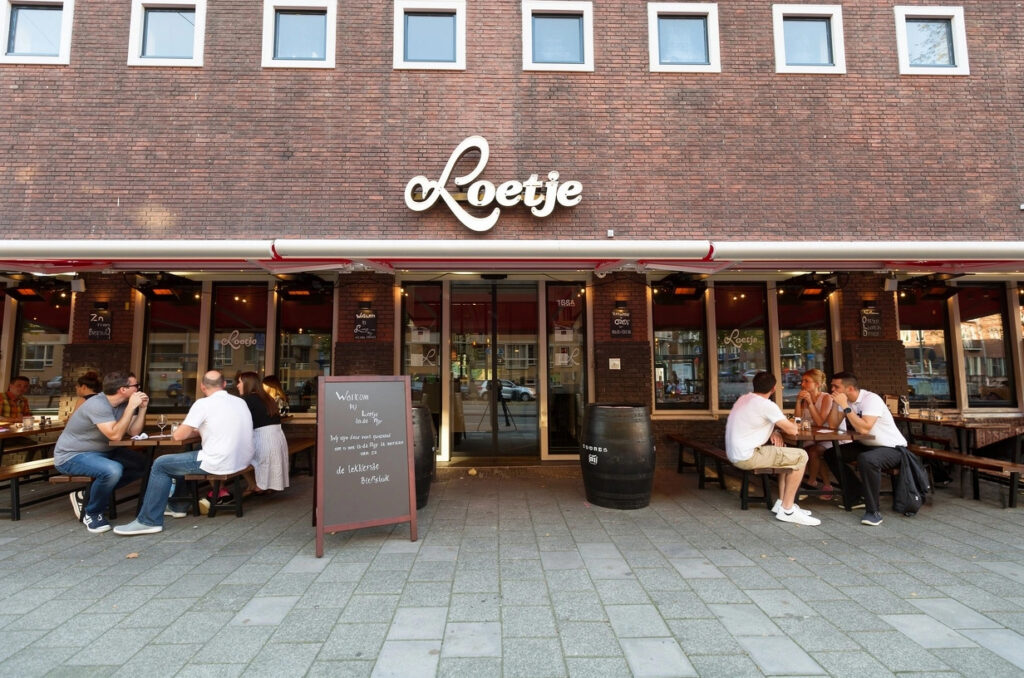 Entree en terras van Loetje Amsterdam De Pijp
